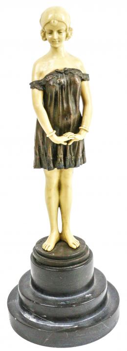 814 - "JOVEN" FIGURA SIMIL CRISOELEFANTINA