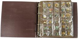 341 - ALBUM CON MEDALLAS Y COLGANTES DE LA VIRGEN DE MONTSERRAT