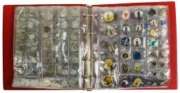 343 - ALBUM CON MEDALLAS Y COLGANTES DE LA VIRGEN DEL PILAR