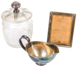 1191 - LOTE  DE SALSERA, MARQUITO EN PLATA Y BOMBONERA EN CRISTAL