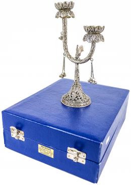 866 - CANDELABRO INDIO EN METAL PLATEADO