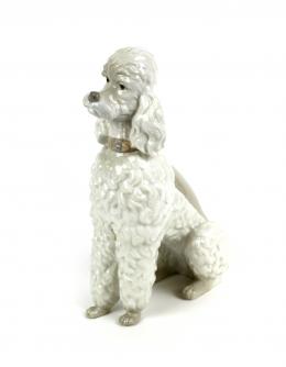 511 - PERRO DE PORCELANA DE LOS AÑOS 60.