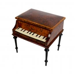 853 - CAJA DE MUSICA EN FORMA DE PIANO.