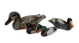 873 - CUATRO PATOS DE RECLAMO EN MADERA