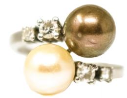 65 - ANILLO CON PERLAS Y BRILLANTES