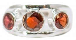 226 - ANILLO CON GRANATES