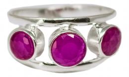 223 - ANILLO CON CORINDONES ROJOS