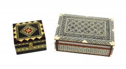 879 - DOS CAJAS JOYERO CON MARQUETERIA DE TARACEA