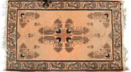 2 - ALFOMBRA EN LANA DE ESTILO ORIENTAL