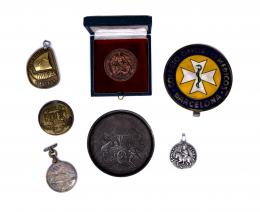580 - LOTE VARIADO DE MEDALLAS Y INSIGNIAS