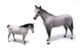 735 - DOS CABALLOS DE PORCELANA BESWICK