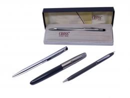 579 - LOTE VARIADO DE BOLIGRAFOS Y PLUMA ESTILOGRAFICA
