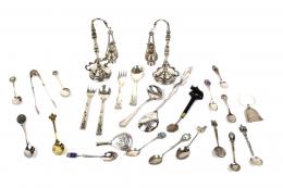 735 - LOTE VARIADO DE PLATA Y METAL PLATEADO