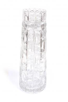 33 - JARRÓN DE CRISTAL TALLADO CON TAPA