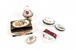 721 - LOTE DE CUATRO CAJITAS DE PORCELANA