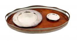 1151 - BANDEJA Y CONJUNTO DE PLATOS EN METAL