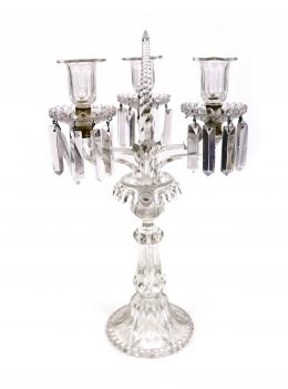 13 - CANDELABRO DE TRES BRAZOS EN CRISTAL 
