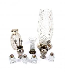 43 - LOTE VARIADO EN CRISTAL Y PLATA