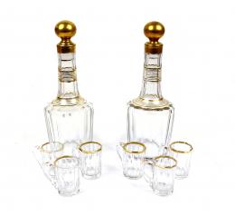 27 - DOS BOTELLAS Y VASITOS EN CRISTAL DEL SEGUNDO TERCIO S.XX