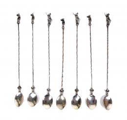 704 - CONJUNTO DE SIETE CUCHARITAS DE COCTEL EN PLATA