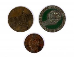 373 - LOTE DE TRES MEDALLAS COMMEMORATIVAS