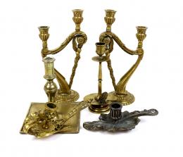 951 - PAREJA DE CANDELABROS Y CANDELEROS