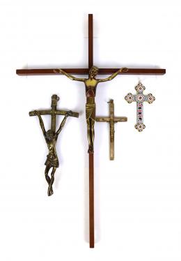 928 - LOTE DE CUATRO CRUCIFIJOS