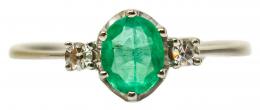 68 - ANILLO CON ESMERALDA Y BRILLANTES