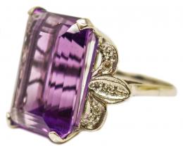 45 - ANILLO CON AMATISTA Y DIAMANTES