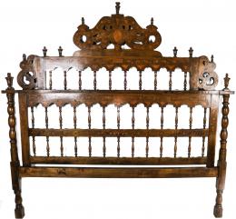 298 - CAMA DE MATRIMONIO DE ESTILO MALLORQUÍN