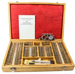 871 - CAJA DE ÓPTICAS DE LOS AÑOS 70
