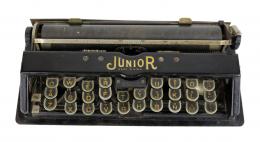 924 - MAQUINA DE ESCRIBIR "JUNIOR"  DE PPS. DEL S.XX