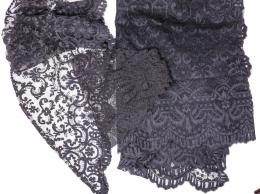 766 - MANTILLA Y DOS PICOS DE MEDIADOS DEL S.XX