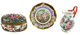417 - CAJA, JARRITA Y PLATO  EN PORCELAN "CAPODIMONTE"