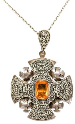 92 - COLGANTE CON CADENA DE PLATA
