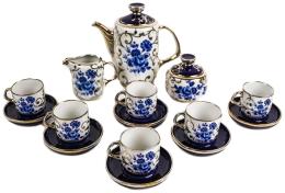 466 - JUEGO DE CAFÉ EN PORCELANA DE MEDIADOS DEL S.XX