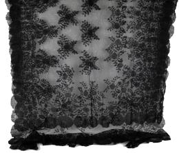 956 - GRAN MANTILLA DE MEDIADOS DEL S.XX