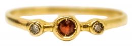 73 - ANILLO CON DIAMANTES Y UN GRANATE