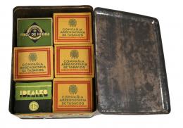 862 - CAJA CON PAQUETES DE CIGARRILLOS DE MEDIADIOS DEL S.XX