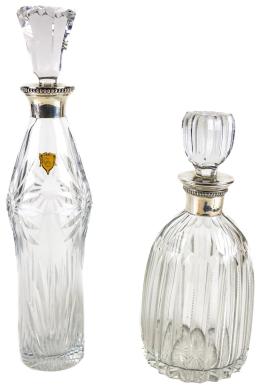 32 - DOS BOTELLAS LICORERAS DEL SEGUNDO TERCIO DEL S.XX 