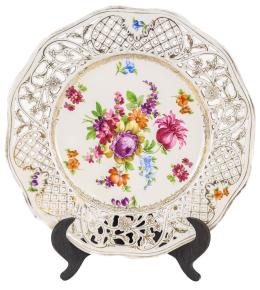 521 - PLATO DECORATIVO EN PORCELANA DEL PRIMER TERCIO S.XX