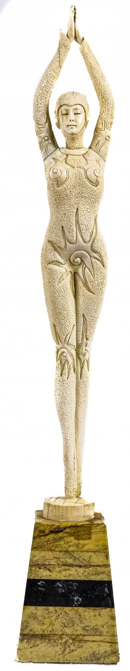 818 - FIGURA CRISOELEFANTINA SIGUIENDO MODELOS DE D. CHIPARUS