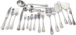 689 - CUBERTERIA EN PLATA PARA 12 SERVICIOS SEGUNDA MITAD S.XX