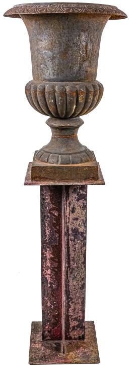 884 - COPA DE HIERRO ESTILO MEDICI SOBRE PEDESTAL