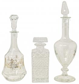 67 - TRES BOTELLAS LICORERAS DEL PRIMER CUARTO DEL S.XX