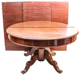 303 - MESA DE COMEDOR DE ESTILO ISABELINO