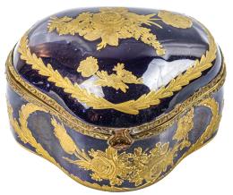 413 - CAJA EN PORCELANA DE PRINCIPIOS DEL S.XX