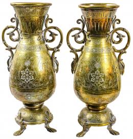 952 - PAREJA DE JARRONES DECORATIVOS DE FINALES DEL SIGLO XIX