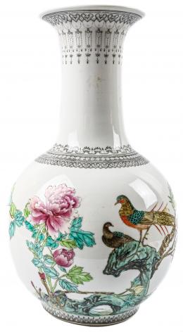 390 - JARRÓN ORIENTAL EN PORCELANA DE MEDIADOS DEL S.XX