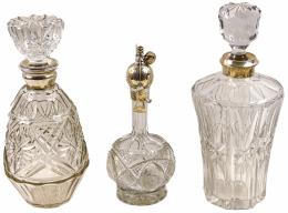 28 - DOS BOTELLAS LICORERAS Y FRASCO DE CRISTAL  TALLADO
